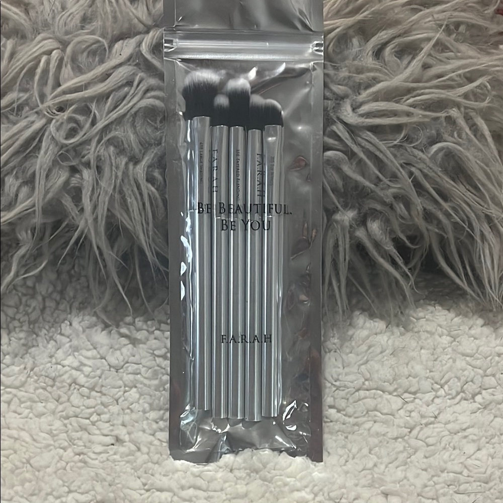 Farah Silver Makeup Brush Set